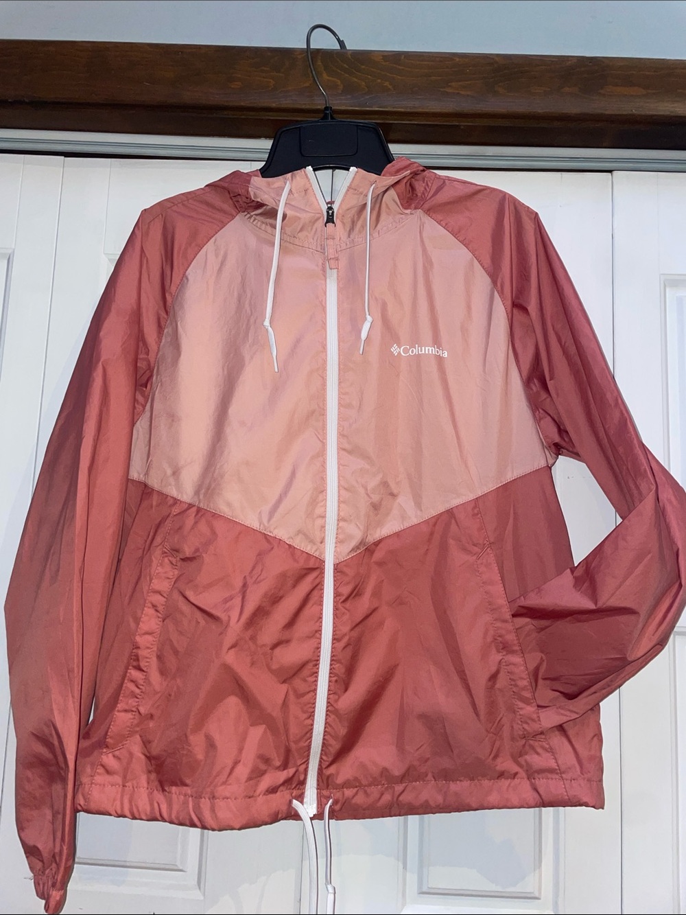 Columbia Women's Two-Tone Dusty Rose Packable Windbreaker
